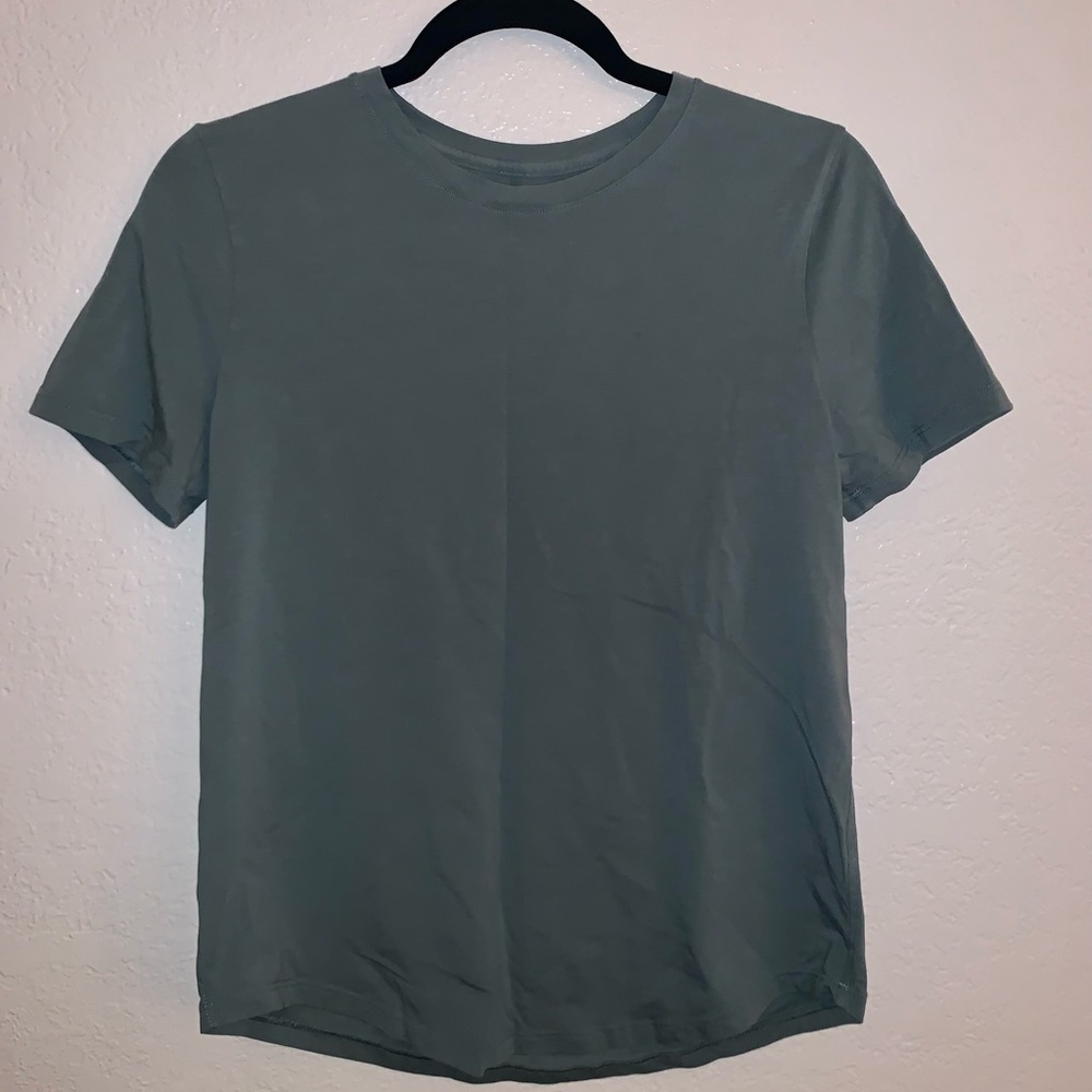 Lululemon teal workout t-shirt size 8